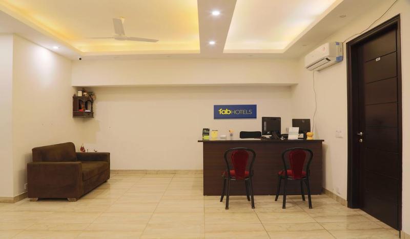Fabhotel Daffodil Huda City Center Gurgaon Exterior photo